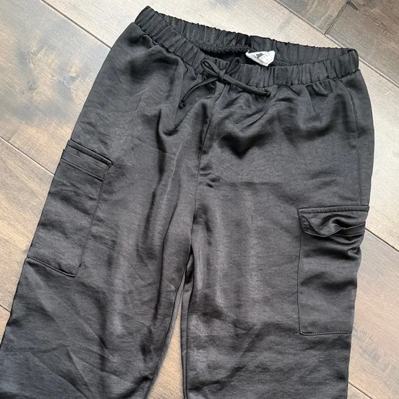 Girls Black silk Cargo Pocket Jogger Pants - Picture 1 of 7